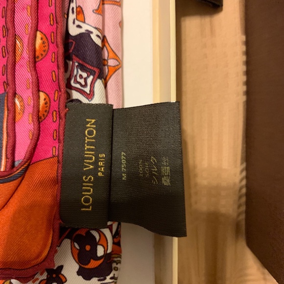 Louis Vuitton silk scarf - Picture 3 of 3